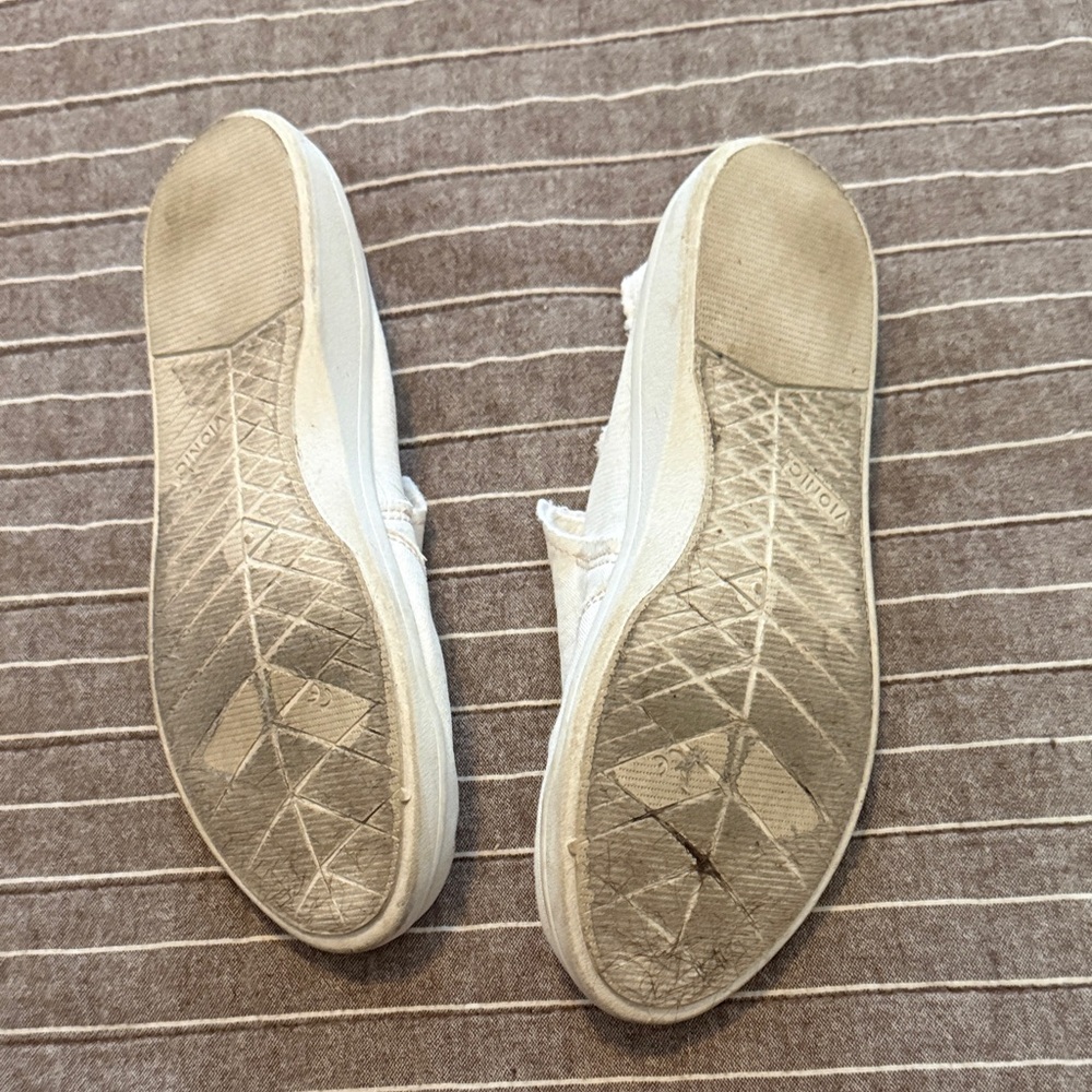 Vionic Cream Slip-On Women's Loafers - Picture 3 of 3